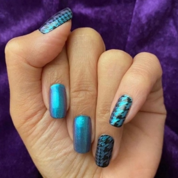 COPY - 🎉3/$25 NEW Color Street Nail Strips Suit Yourself teal to purple houndst… - Picture 6 of 11